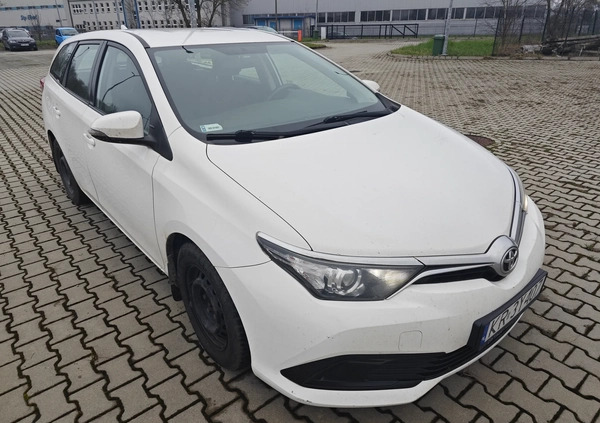 Toyota Auris cena 34000 przebieg: 226000, rok produkcji 2017 z Kraków małe 92